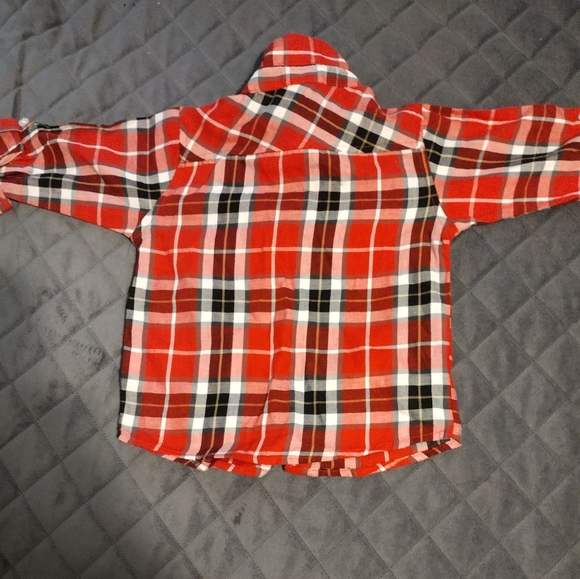 Quad Seven plaid button down shirt in black and red. Size 4T. - Picture 3 of 3